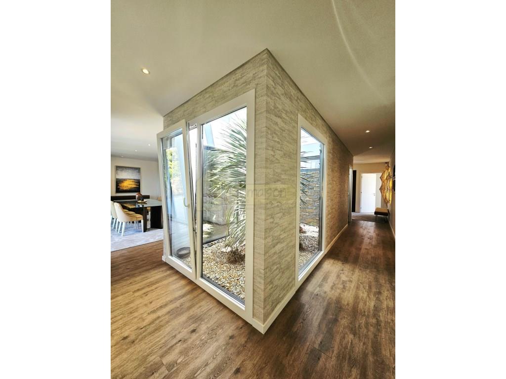 Fantastische Villa mit 3 Schlafzimmern und leichtem Stahlrahmen (Lsf)