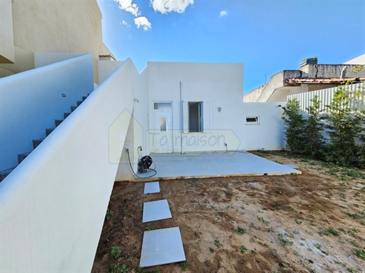 2 bedroom villa with backyard and terrace renovated in Loulé