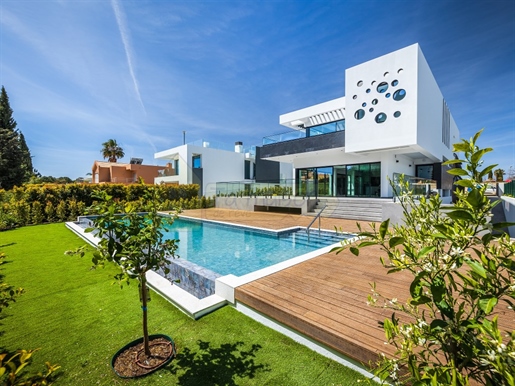 Contemporary villa with golfview