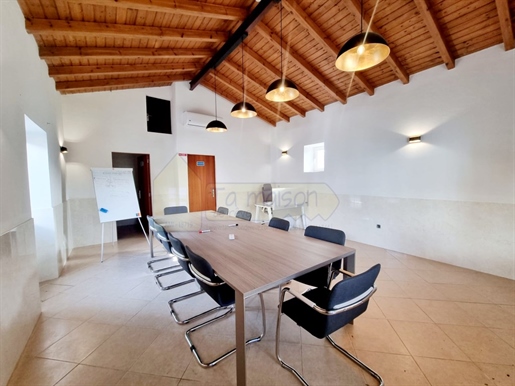 Working space near Faro with independent flat