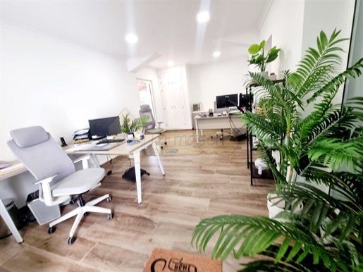 Working space near Faro with independent flat