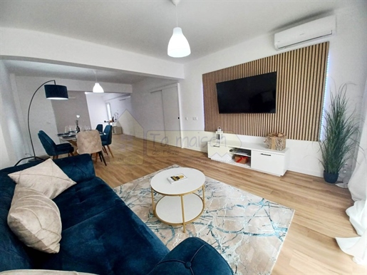 Bel appartement rénové de 2 chambres dans le centre de Quarteira