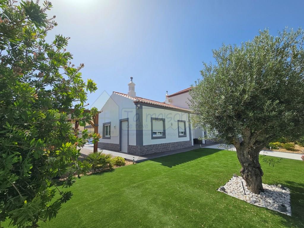 Makellose Villa mit 4 Schlafzimmern, Pool und Garage in der Nähe von Olhão