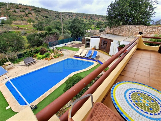 Beautiful 4 bed Villa with pool!