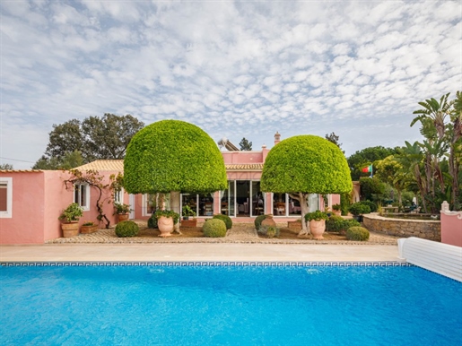 Magnificent charming 4 bedroom property near Loulé.