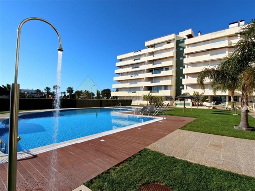 Appartement de luxe situé dans la Marina de Vilamoura, á quelques pas de la plage.