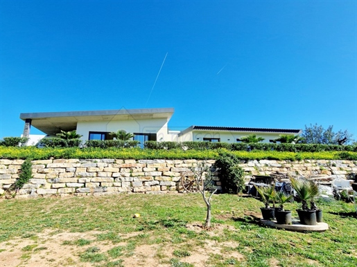 Magnificent contemporary 4 bedrooms villa located 10mn from Loulé in a dominant position with specta