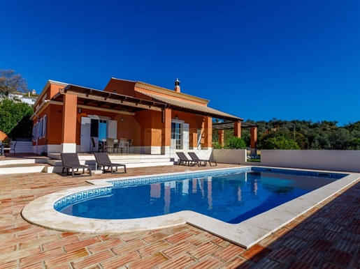 Elegant 4 Bedroom Villa with Pool