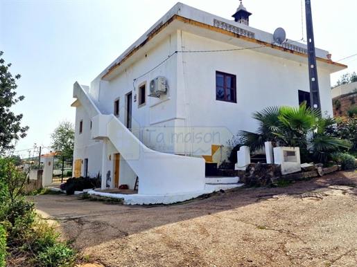 Traditional villa with 4 bedrooms!