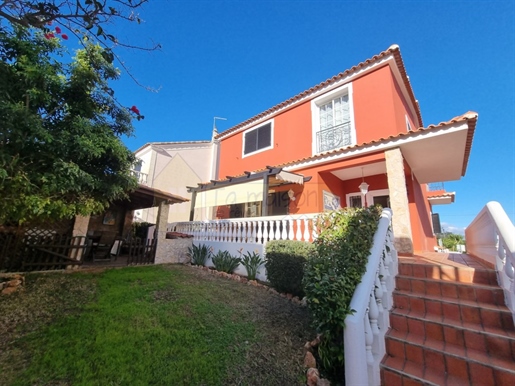 Lovely 4 bedrooms with garage- Quarteira