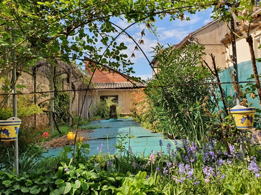 Cahors centre, studio rénovée avec jardin