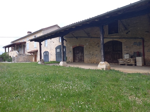 St Cirq Lapopie (secteur)25 mn de Cahors - propriété en pierre ancienne rénovée avec piscine et dépe