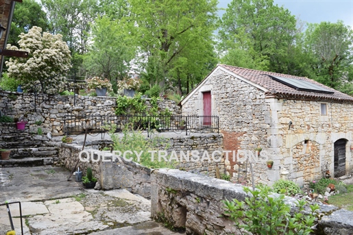 Région Labastide Murat Propriété en pierre rénovée comprenant deux maisons et une grange avec jardin