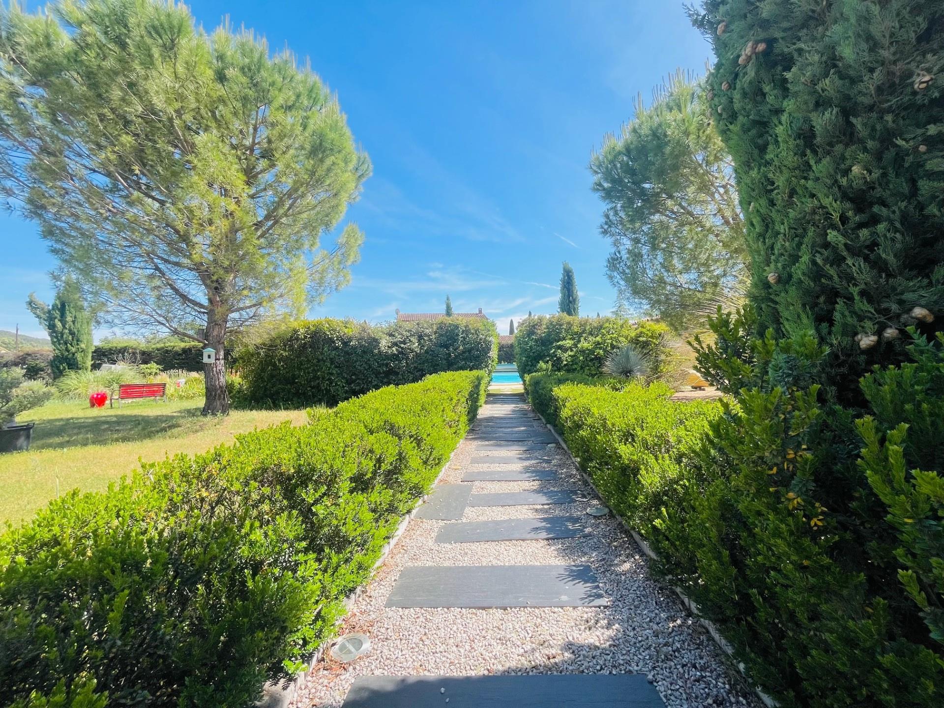 Villa with independent gîte with all comforts!