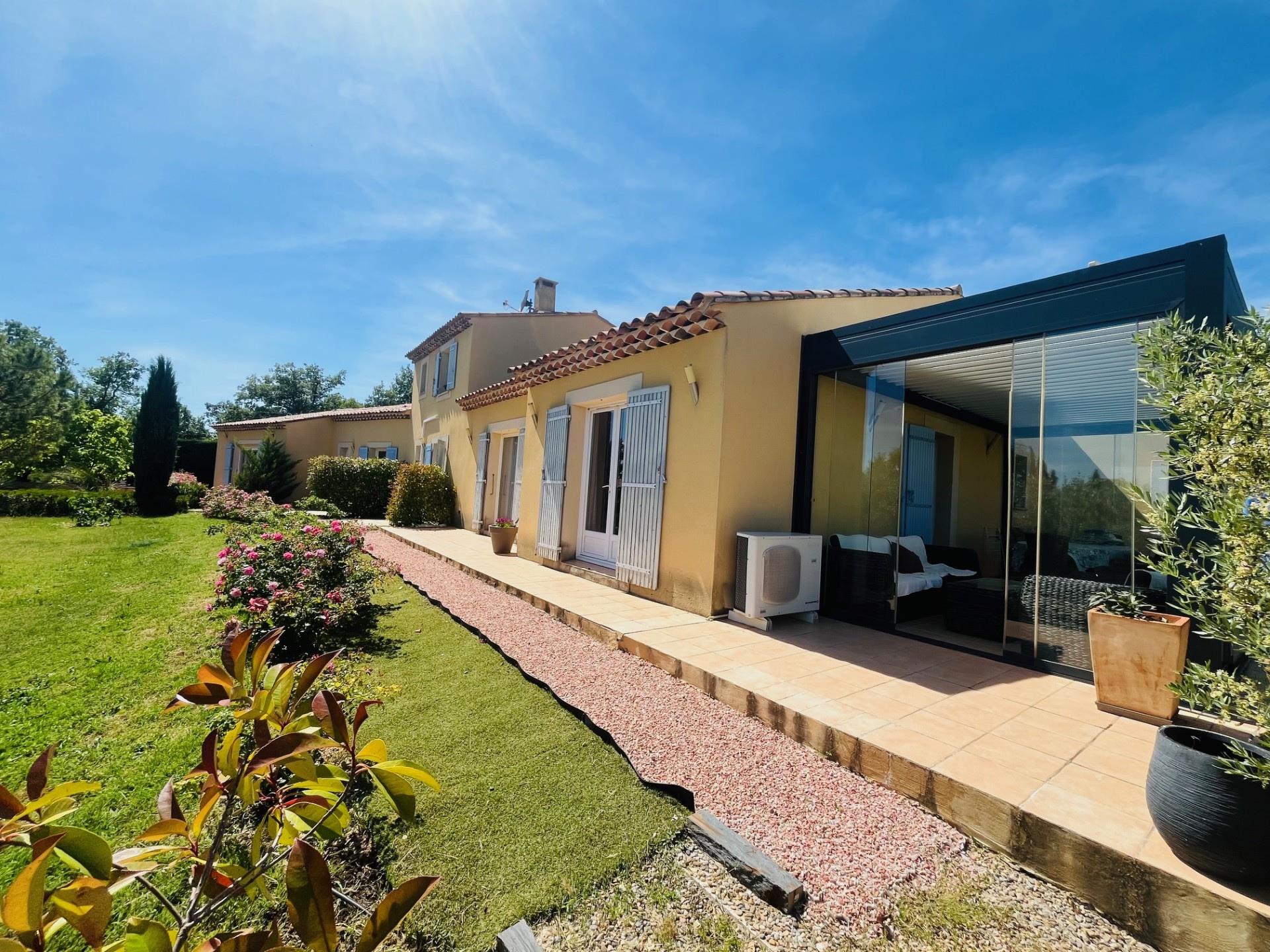 Villa with independent gîte with all comforts!