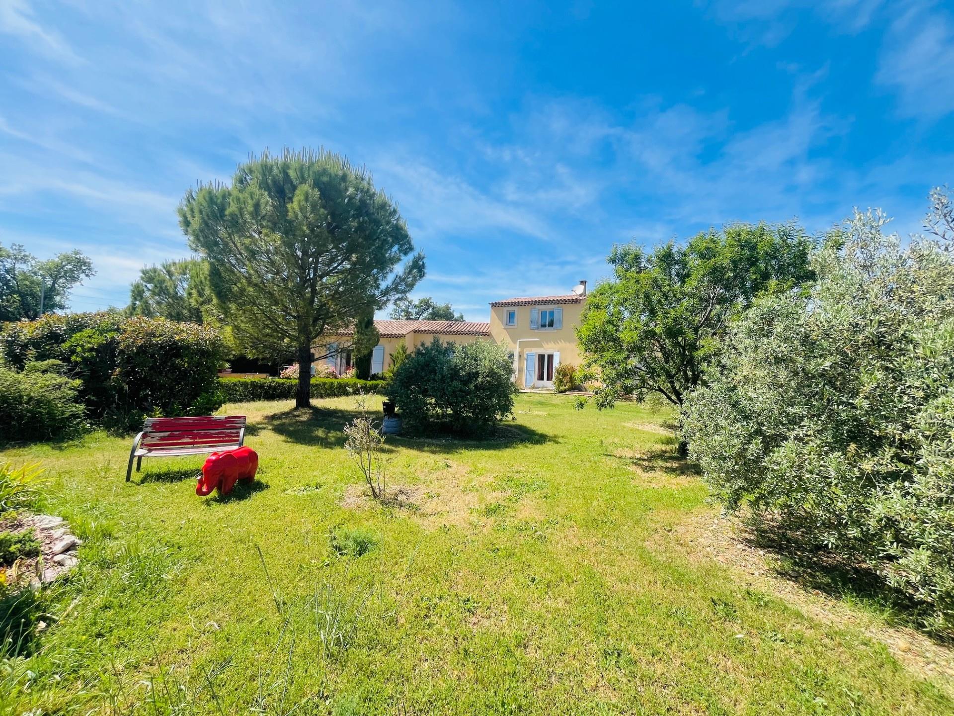 Villa with independent gîte with all comforts!