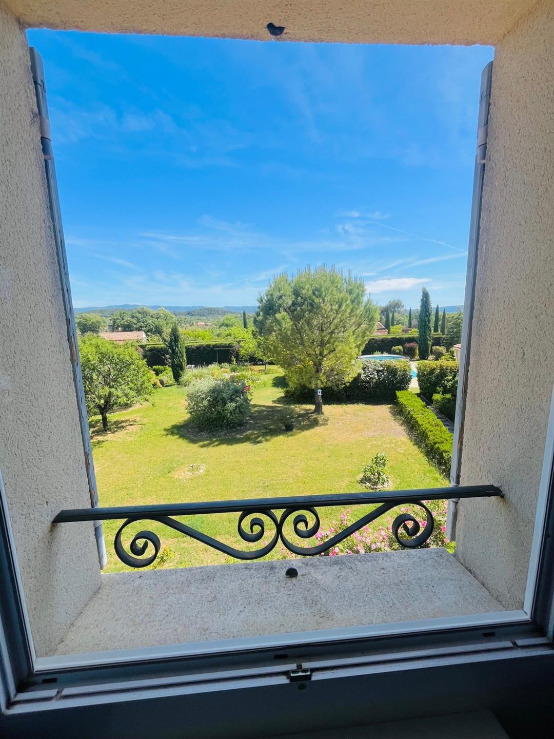 Villa with independent gîte with all comforts!