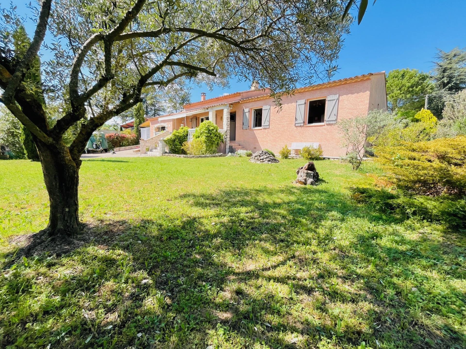 Single-storey villa near the village with all comforts in eclusiveness!