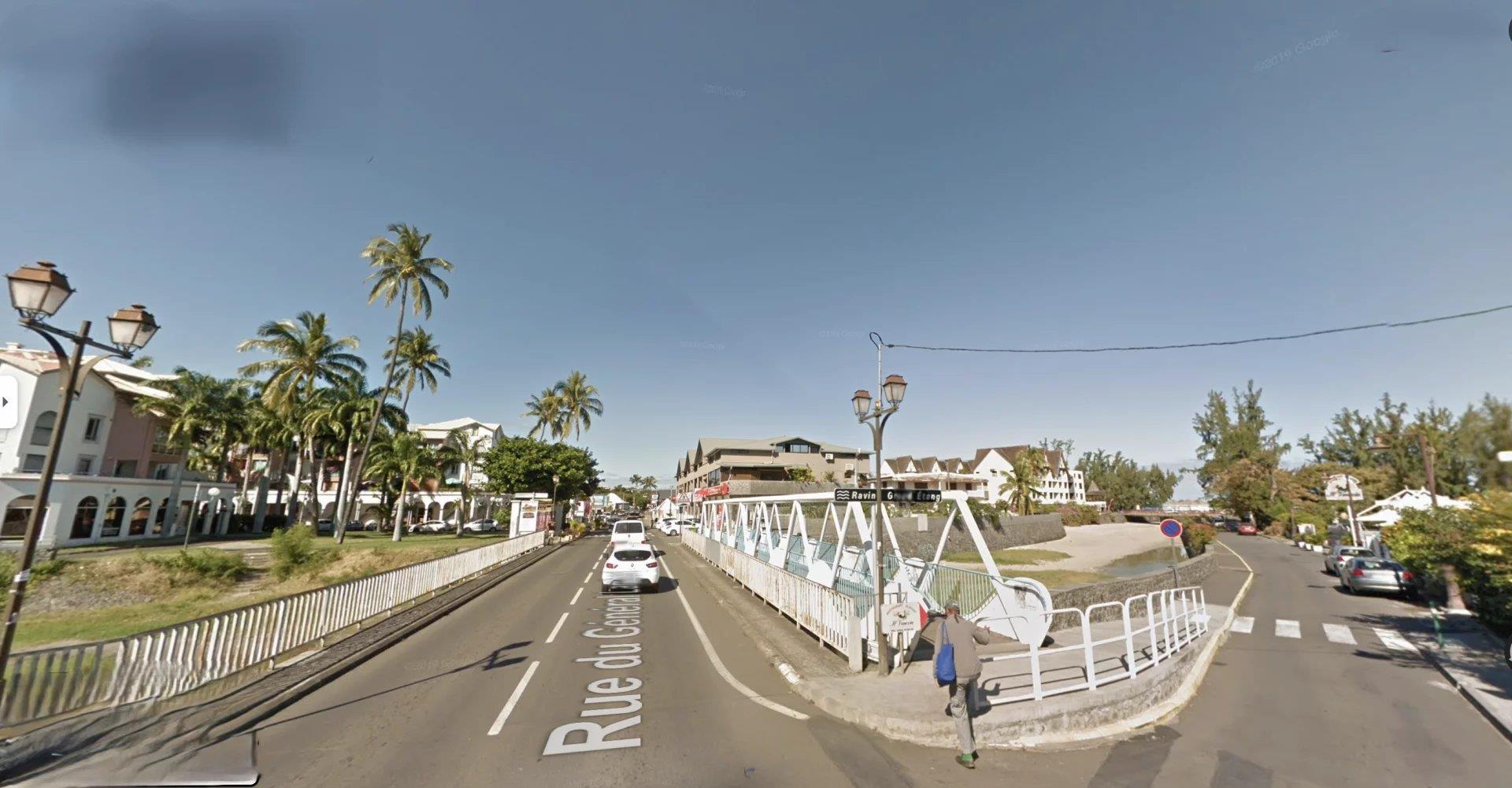 For Sale - Right To Lease - Commercial Premises 230 m² - Saint-Leu Centre
