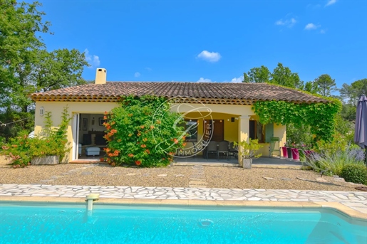 Villa in Le Flayosquet with pool and studio