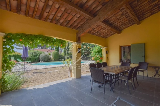 Villa in Le Flayosquet with pool and studio