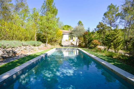 Lorgues villa en campagne avec piscine au calme absolu