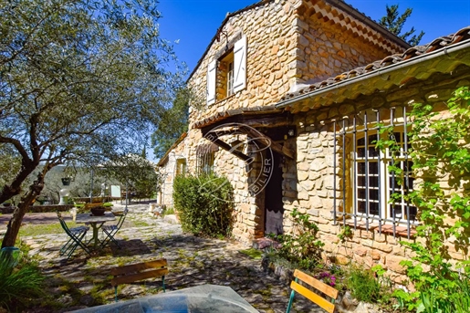 Lorgues - Prachtige Provençaalse stenen boerderij op 2 hectare in een bosrijk gebied