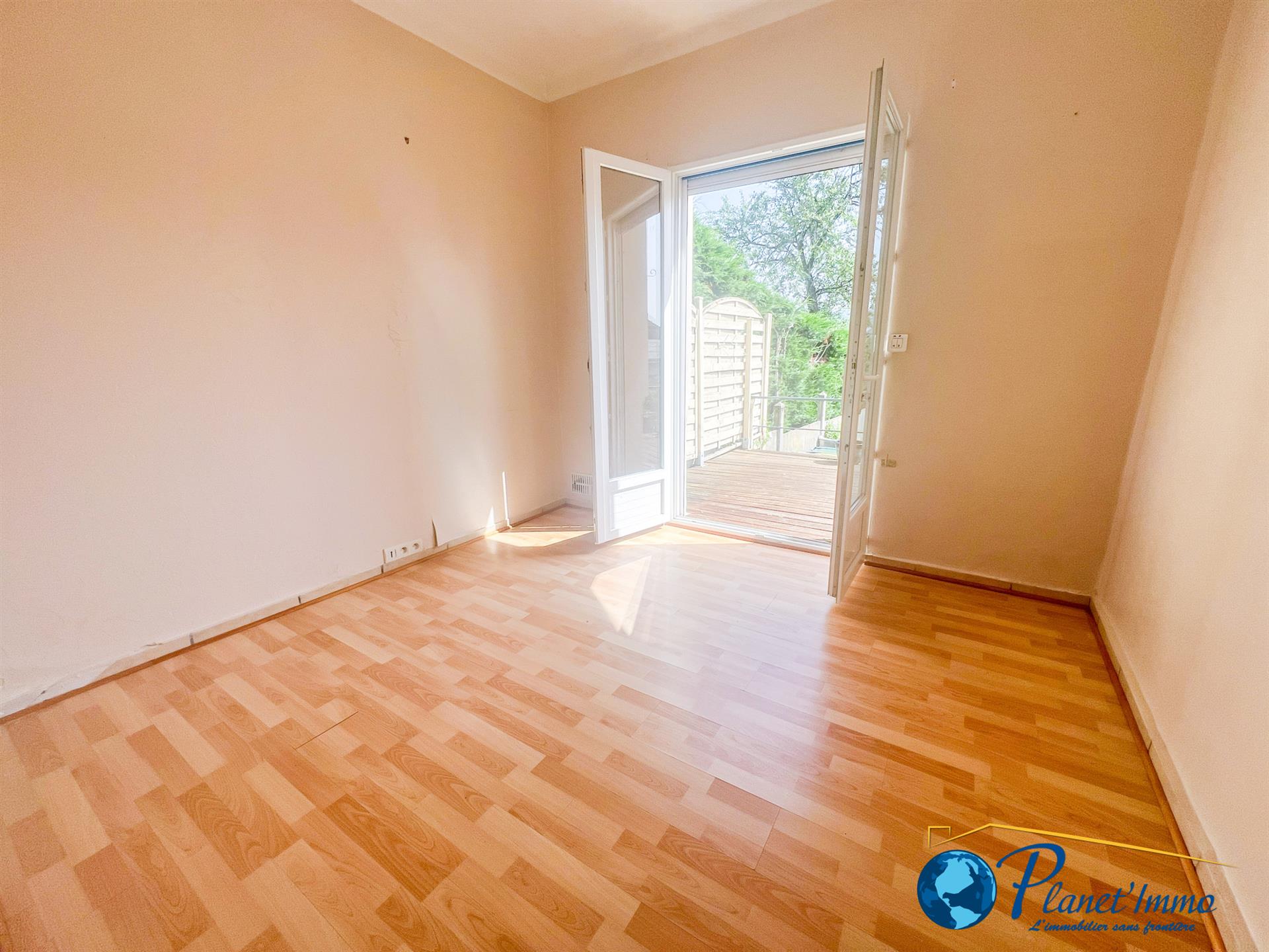 Villars Beau T3 En Rez De Jardin Avec Terrasse Et Garage