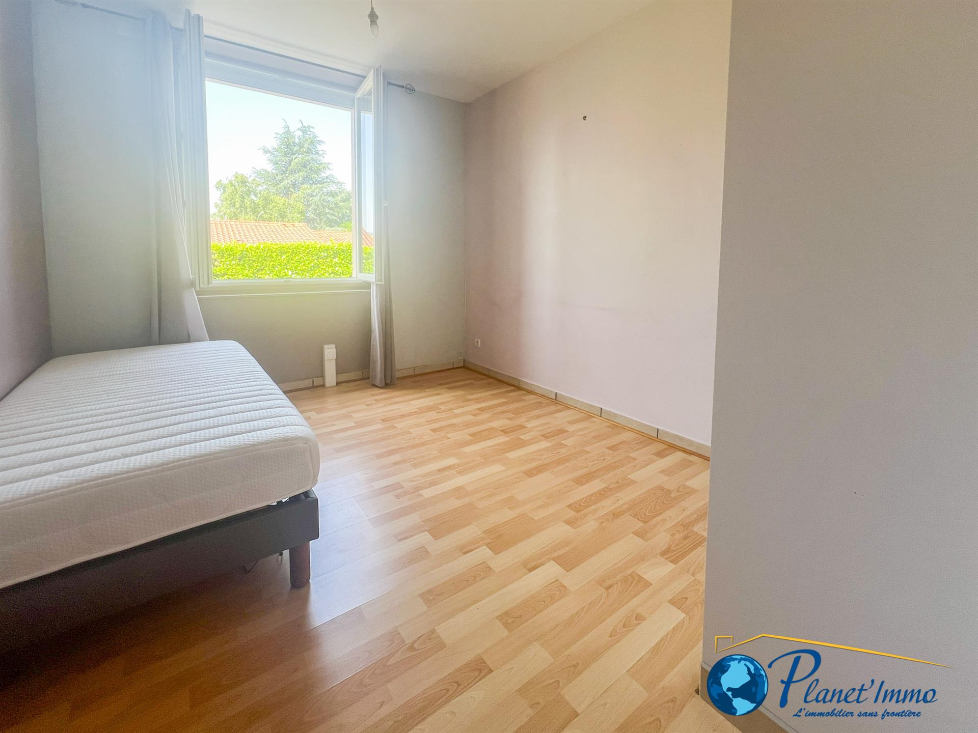 Villars Beau T3 En Rez De Jardin Avec Terrasse Et Garage