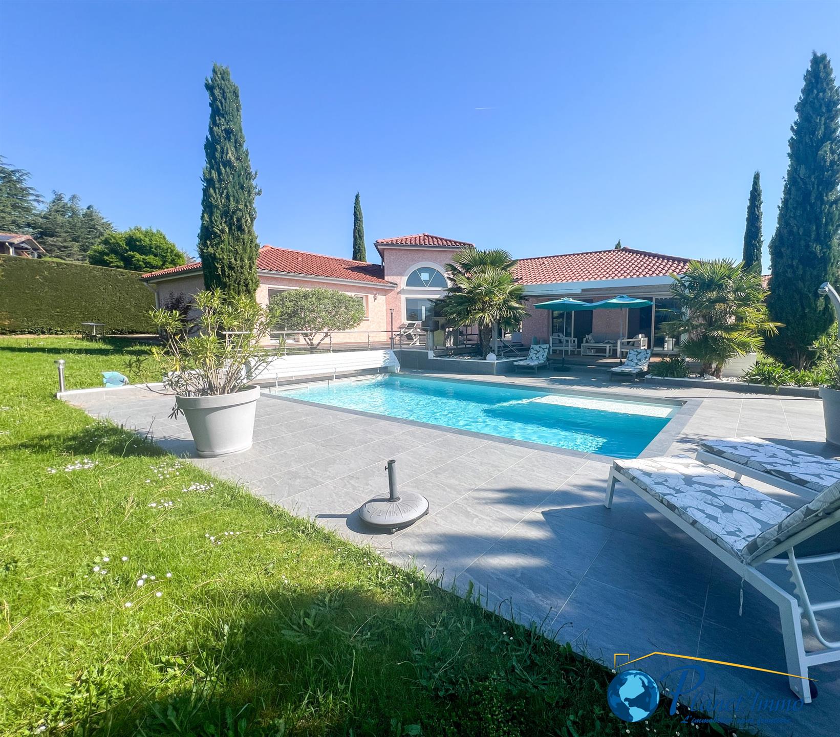 Cellieu Magnifique Villa De Plain Pied De 180m2 Sur 2130m2 De Terrain Avec Piscine