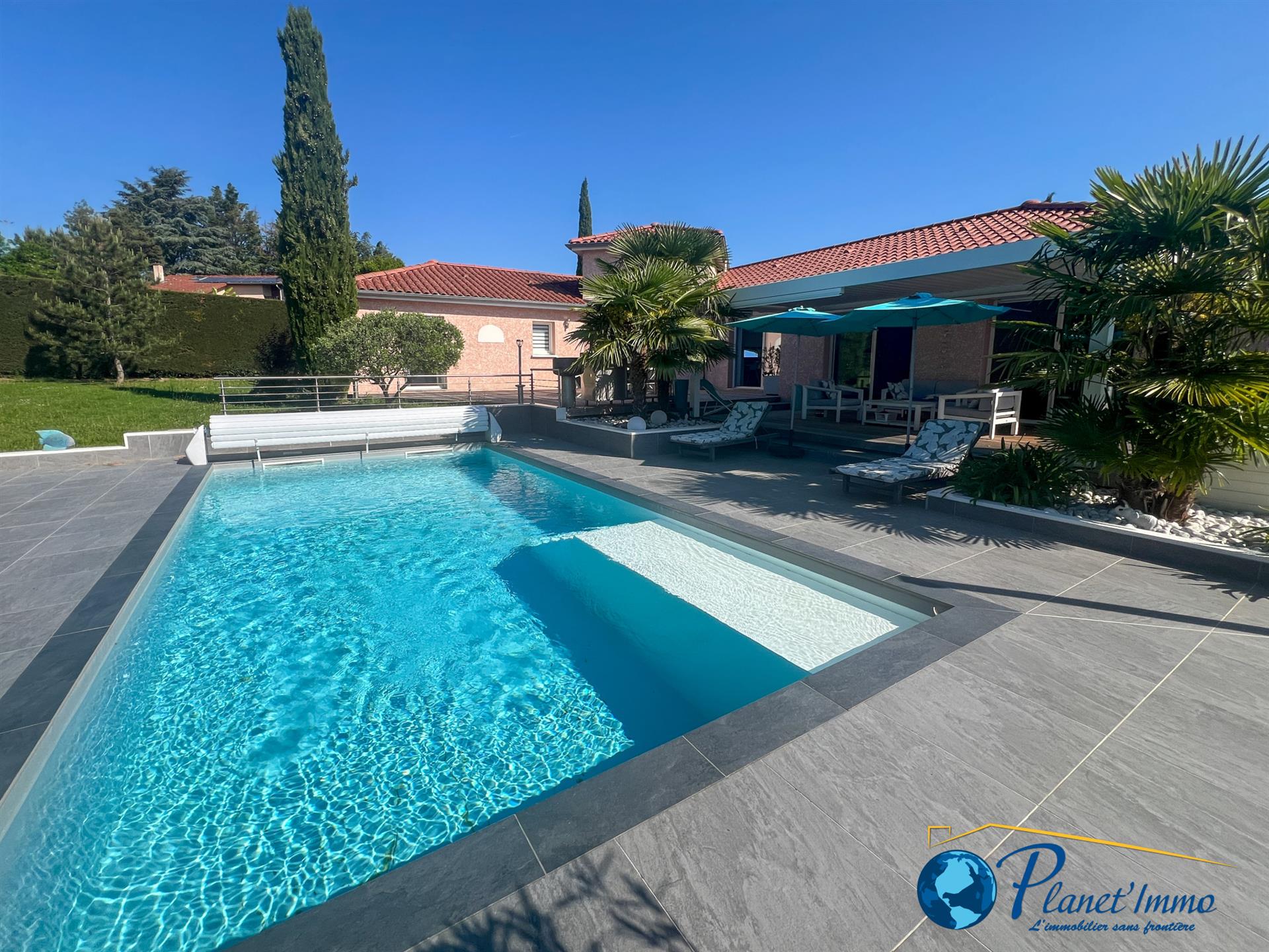 Cellieu Magnifique Villa De Plain Pied De 180m2 Sur 2130m2 De Terrain Avec Piscine