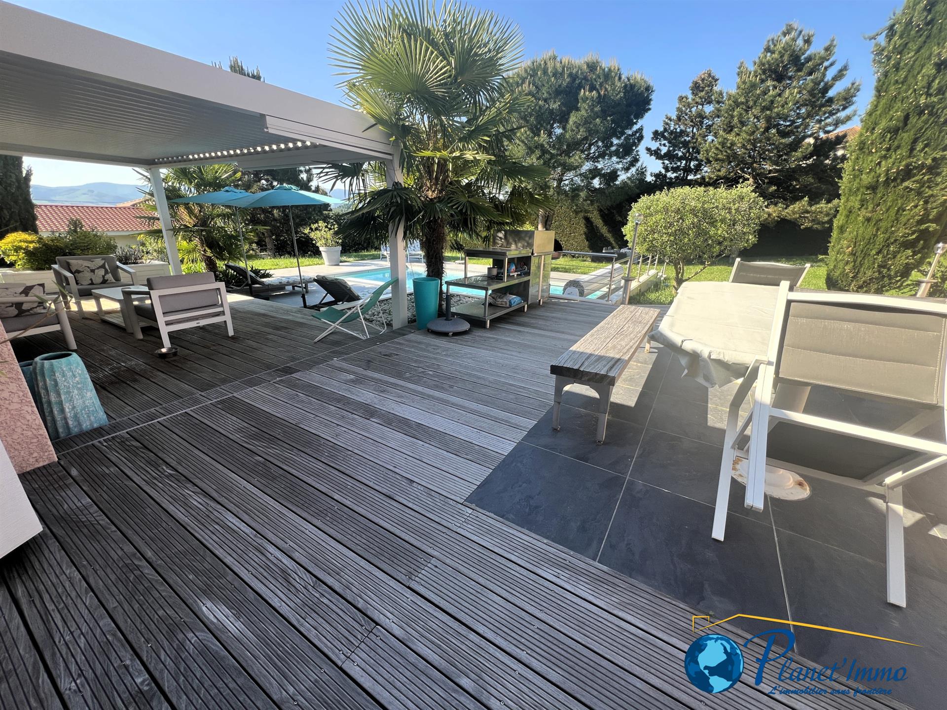 Cellieu Magnifique Villa De Plain Pied De 180m2 Sur 2130m2 De Terrain Avec Piscine