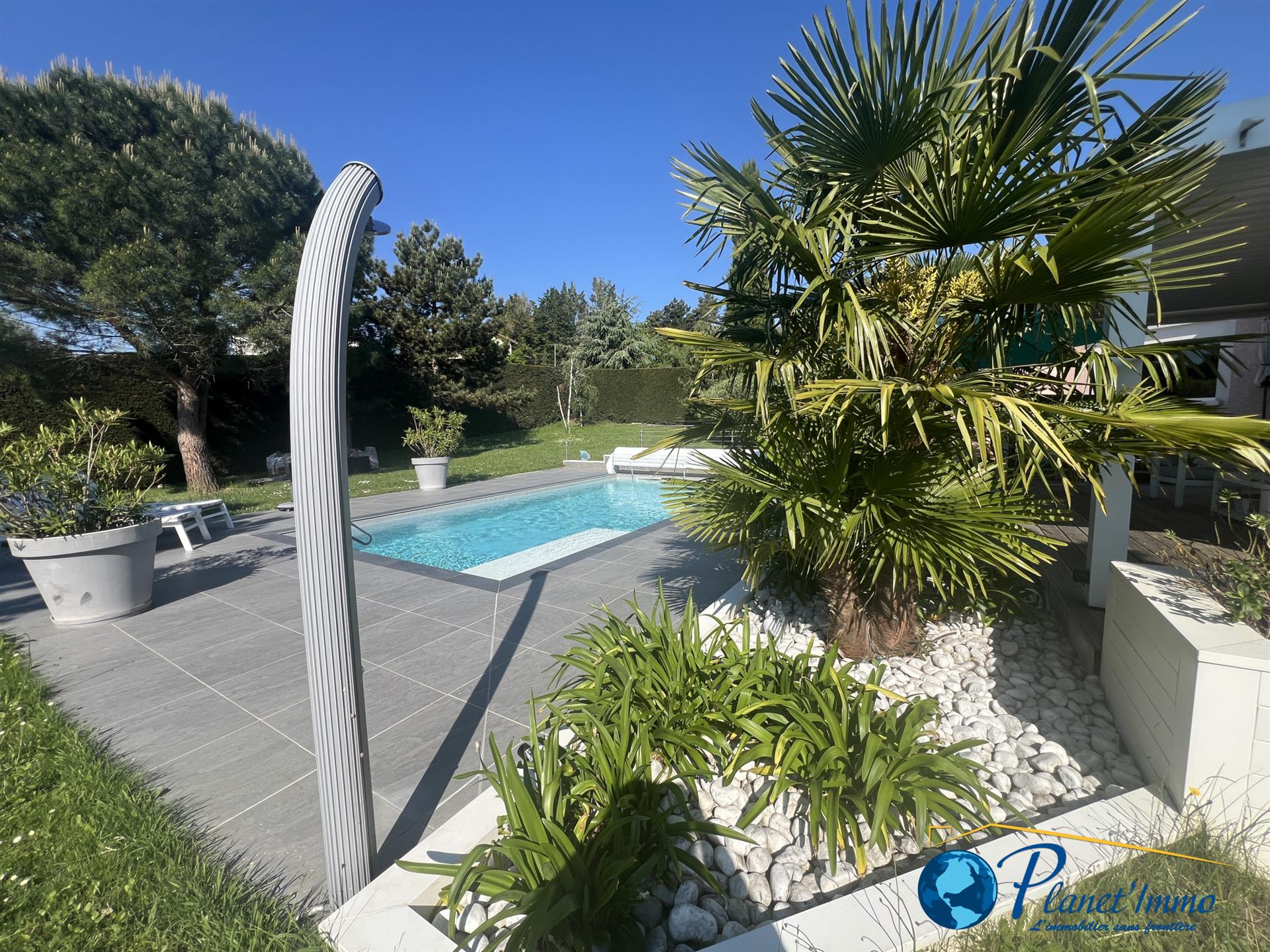 Cellieu Magnifique Villa De Plain Pied De 180m2 Sur 2130m2 De Terrain Avec Piscine