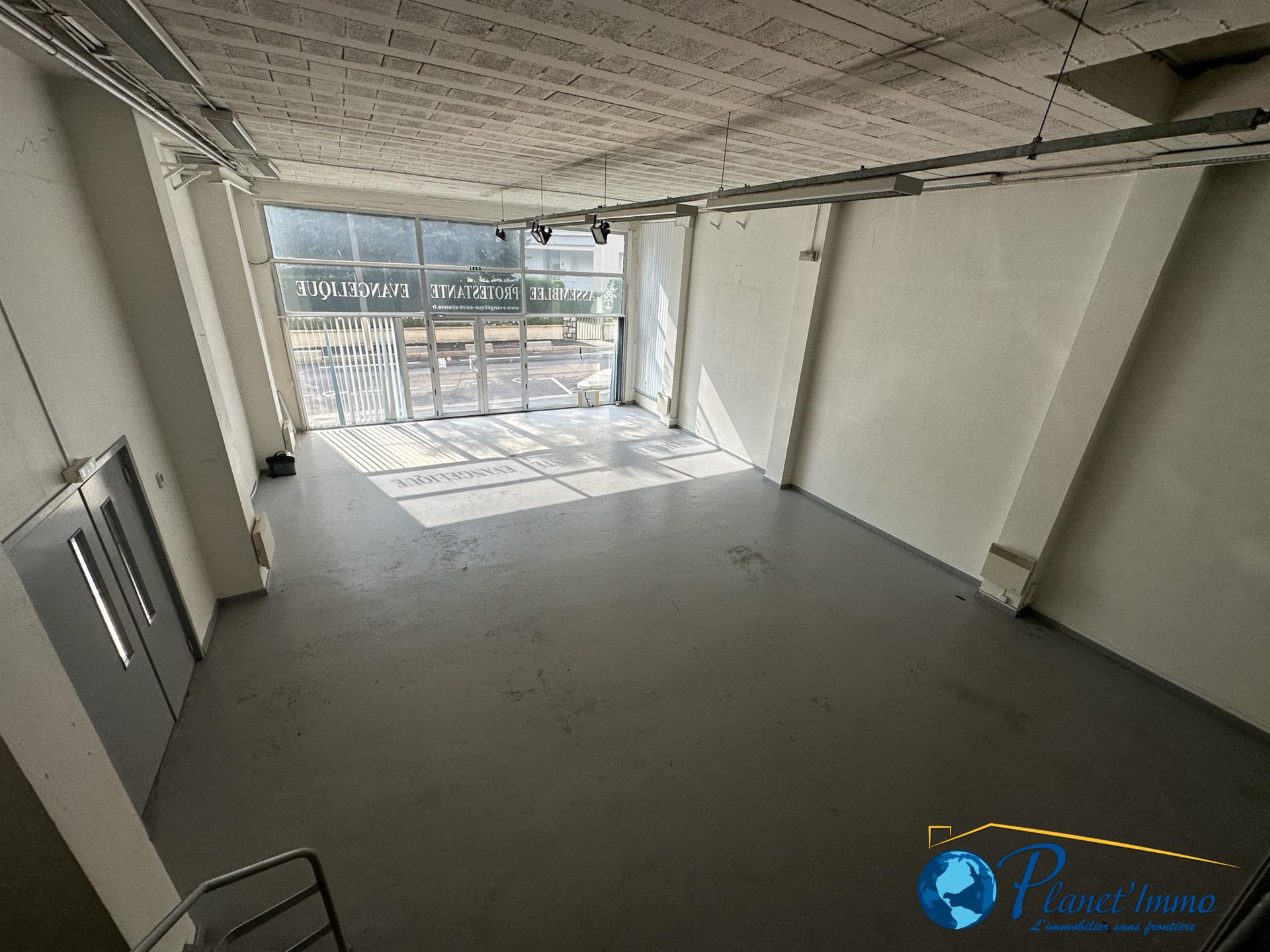 Saint-Etienne Nord Limitrophe Saint-Priest-En-Jarez Local Commercial 330 m2