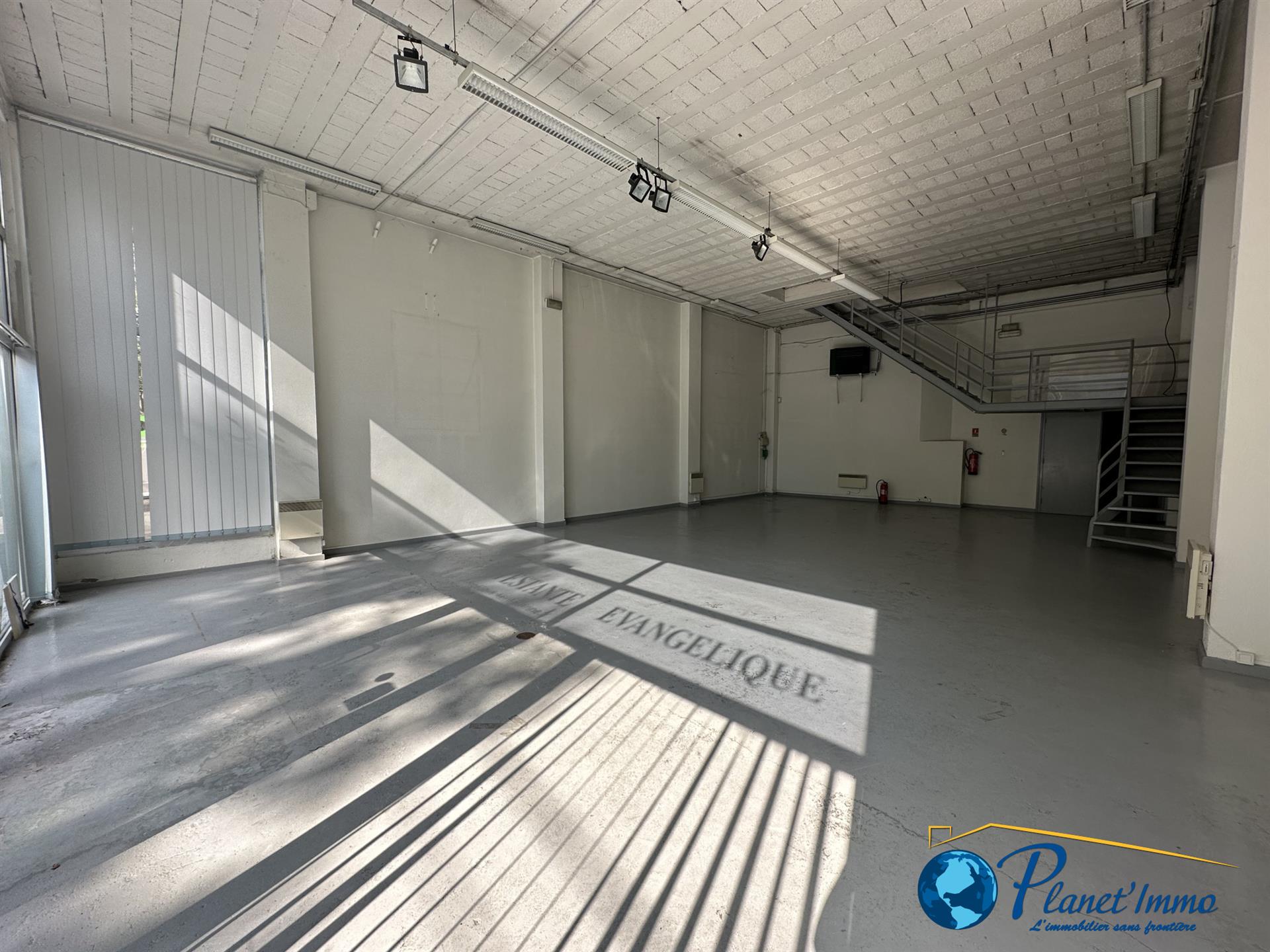 Saint-Etienne Nord Limitrophe Saint-Priest-En-Jarez Local Commercial 330 m2