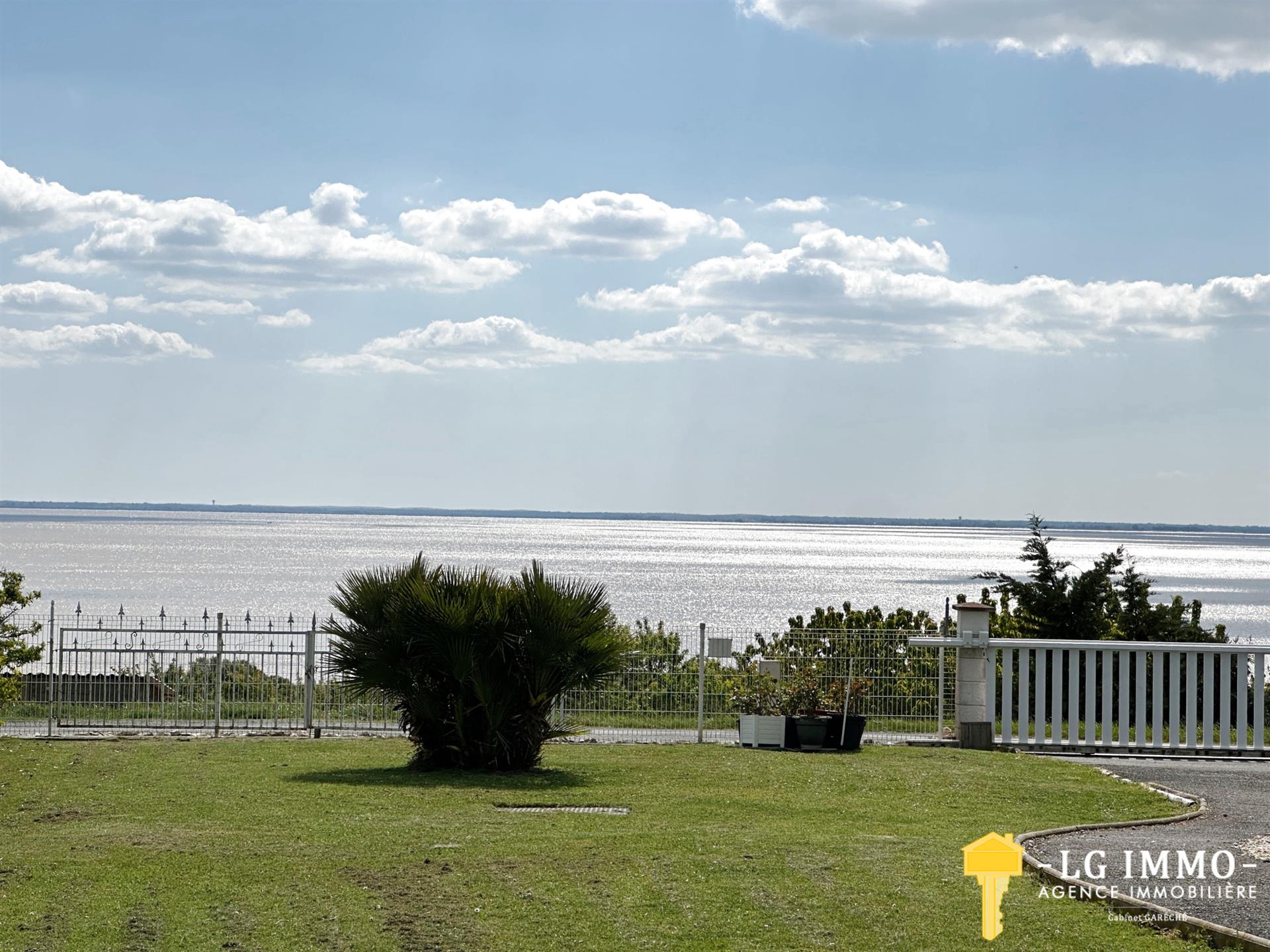 Maison face estuaire sur les hauteurs de Barzan Plage