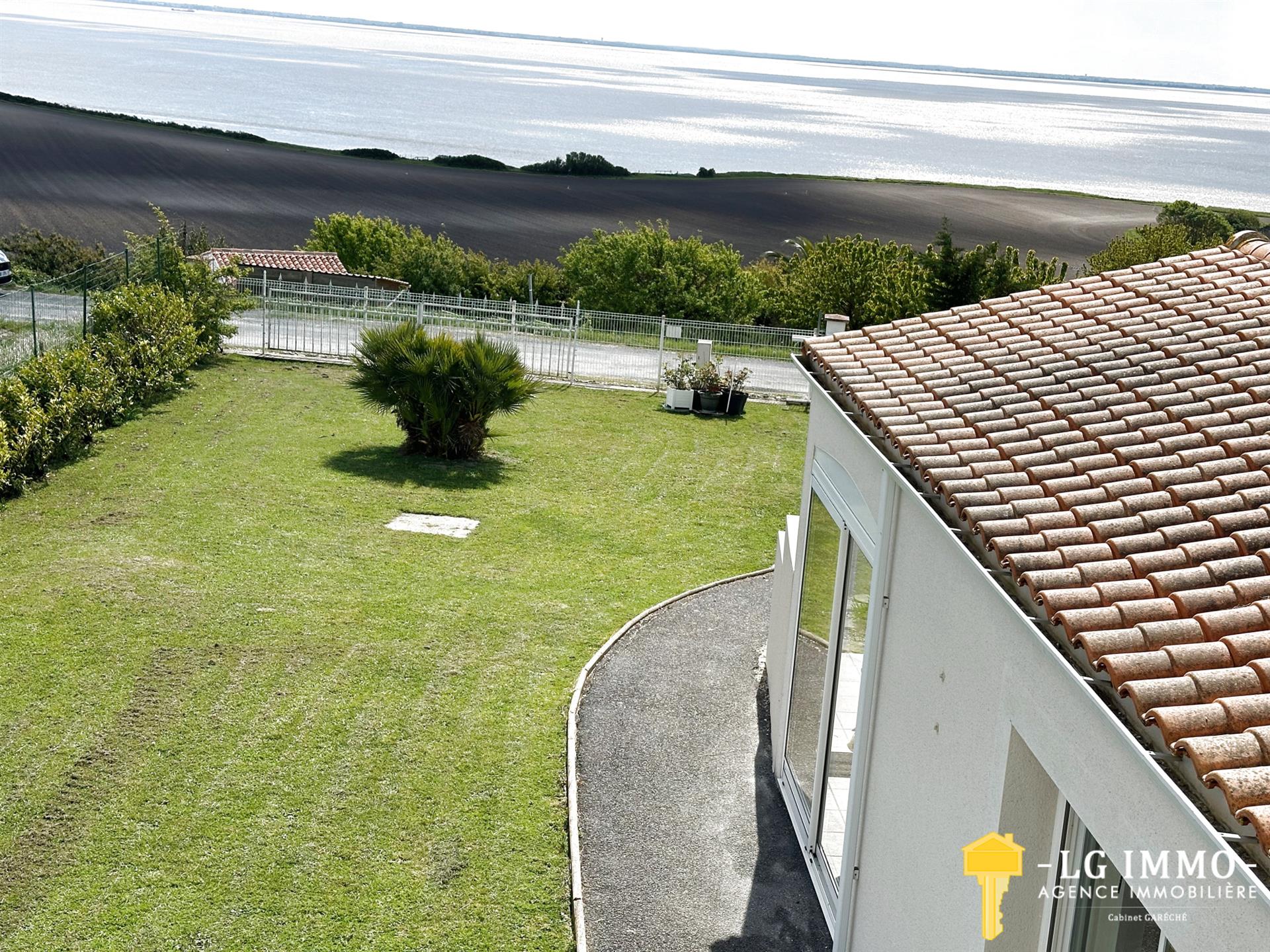 Maison face estuaire sur les hauteurs de Barzan Plage