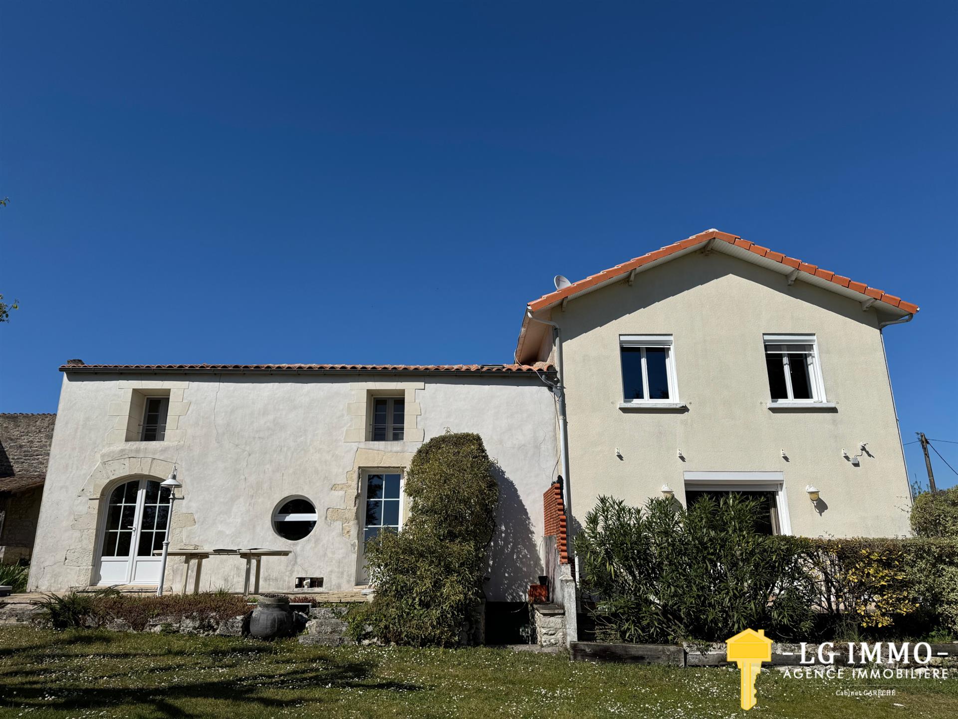 Ensemble de deux maisons vue estuaire