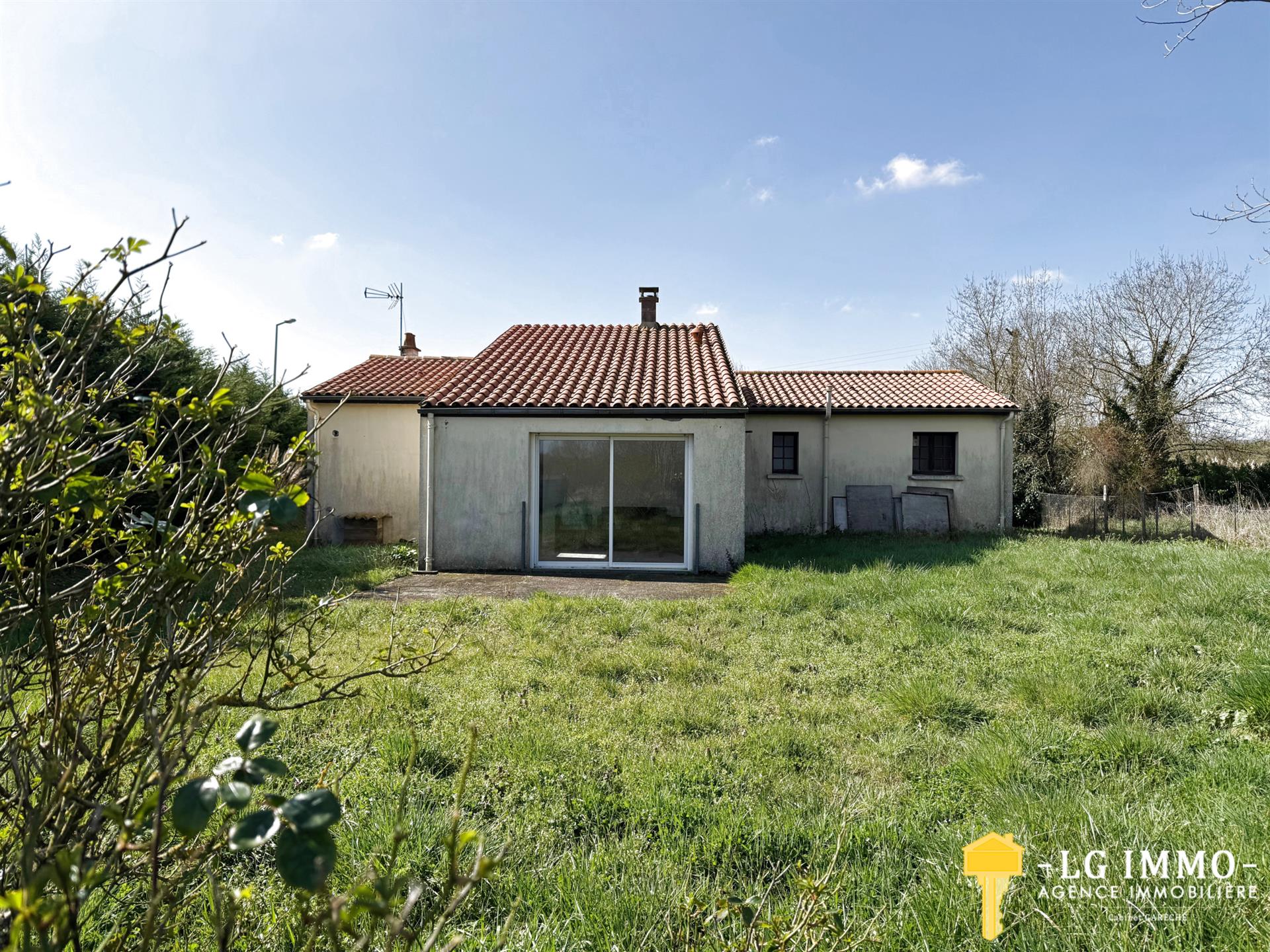 Maison de plain-pied à l'entrée de Barzan