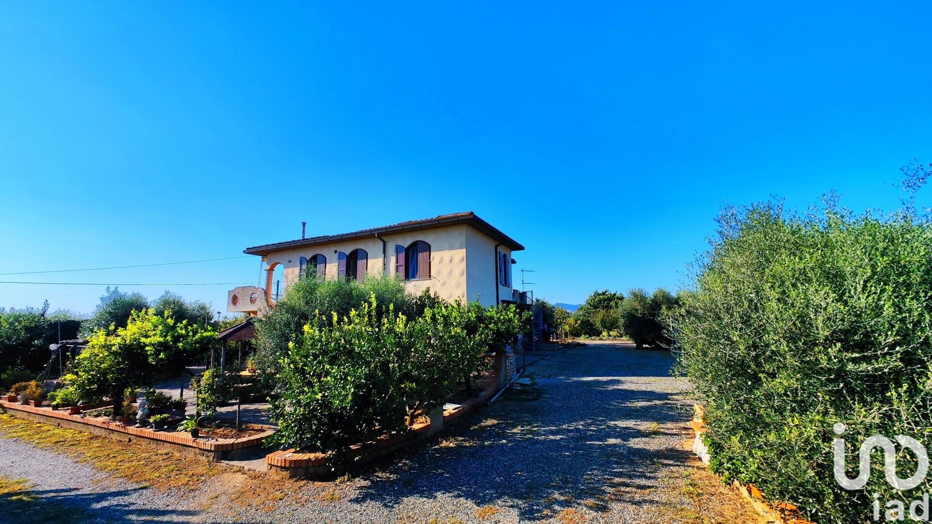 Sale Detached house / Villa 300 m² - 6 bedrooms - Rosignano Marittimo