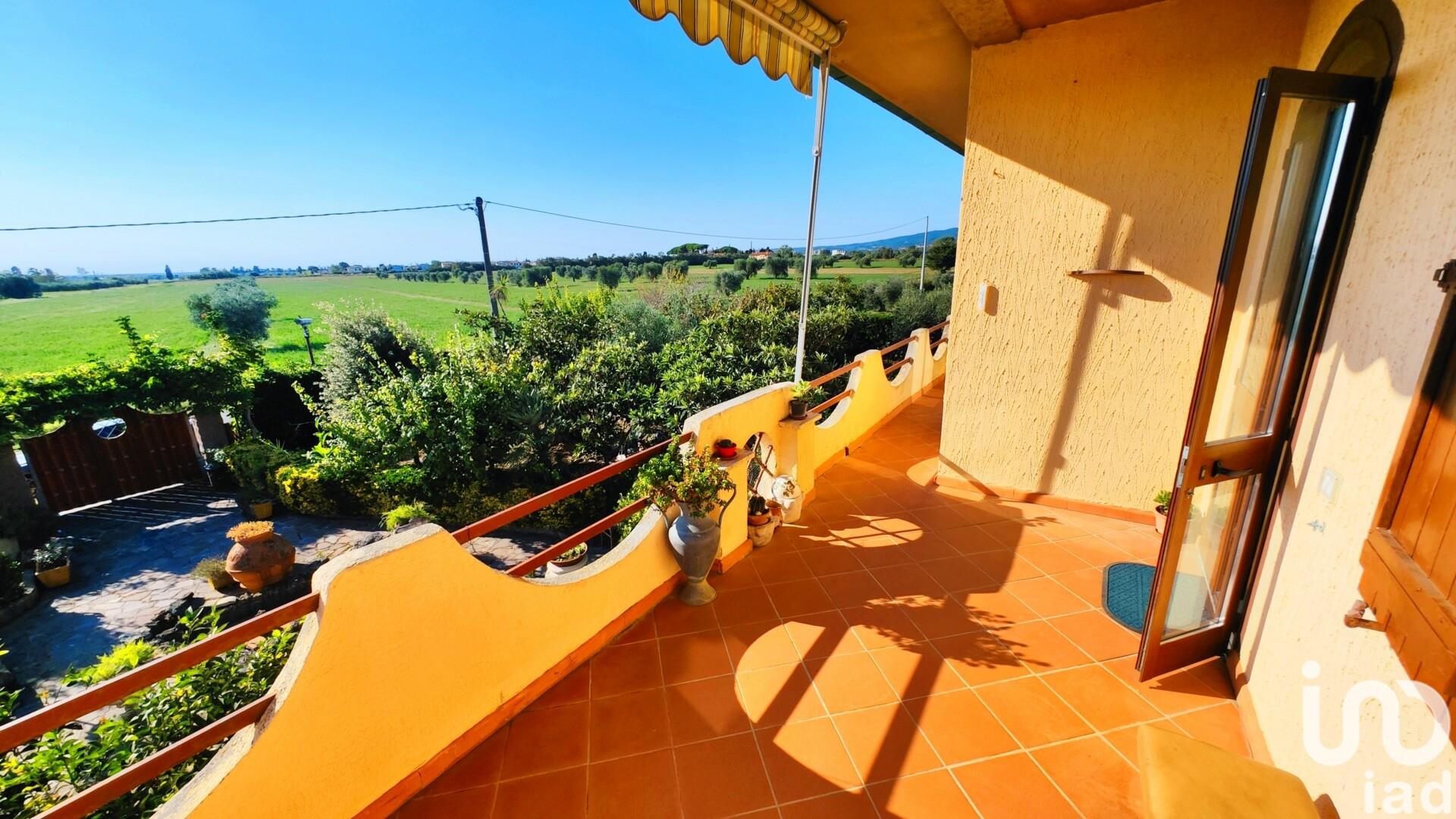 Sale Detached house / Villa 300 m² - 6 bedrooms - Rosignano Marittimo