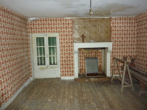 Village house for sale in Lathus-Saint-Rémy (86)