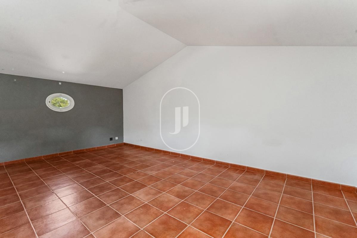 Purchase: House (83120)