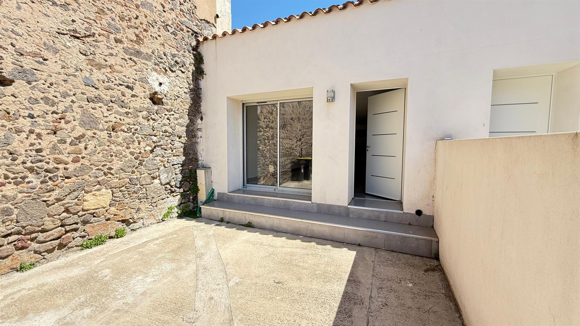3-Room Townhouse with Terrace and Double Private Parking Cinema Area, Agde