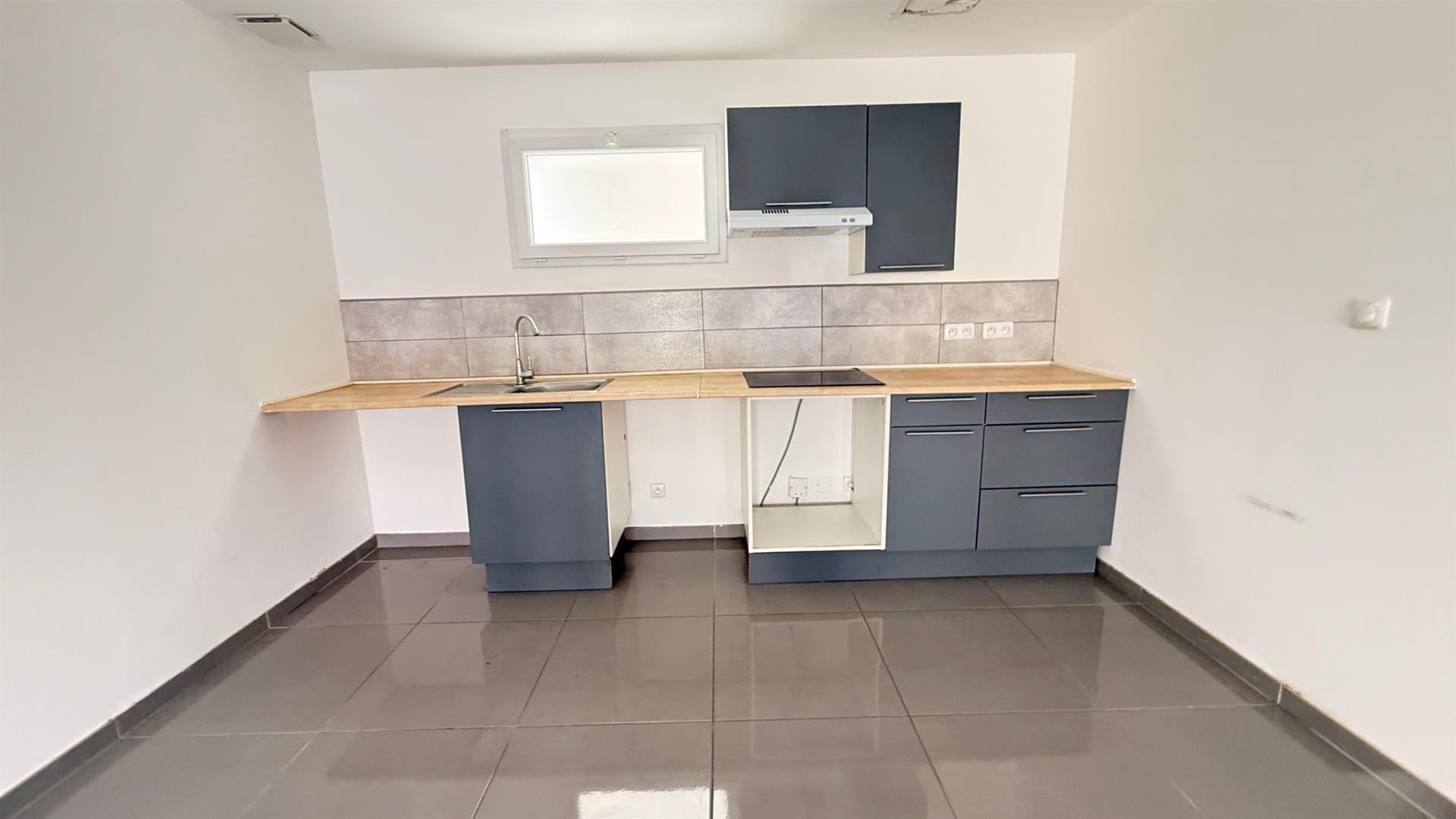 3-Room Townhouse with Terrace and Double Private Parking Cinema Area, Agde
