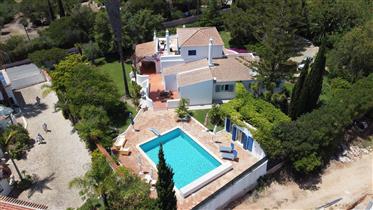 Belle villa de 3+ 1 chambres avec piscine  à Carvoeiro- Lagoa - Algarve