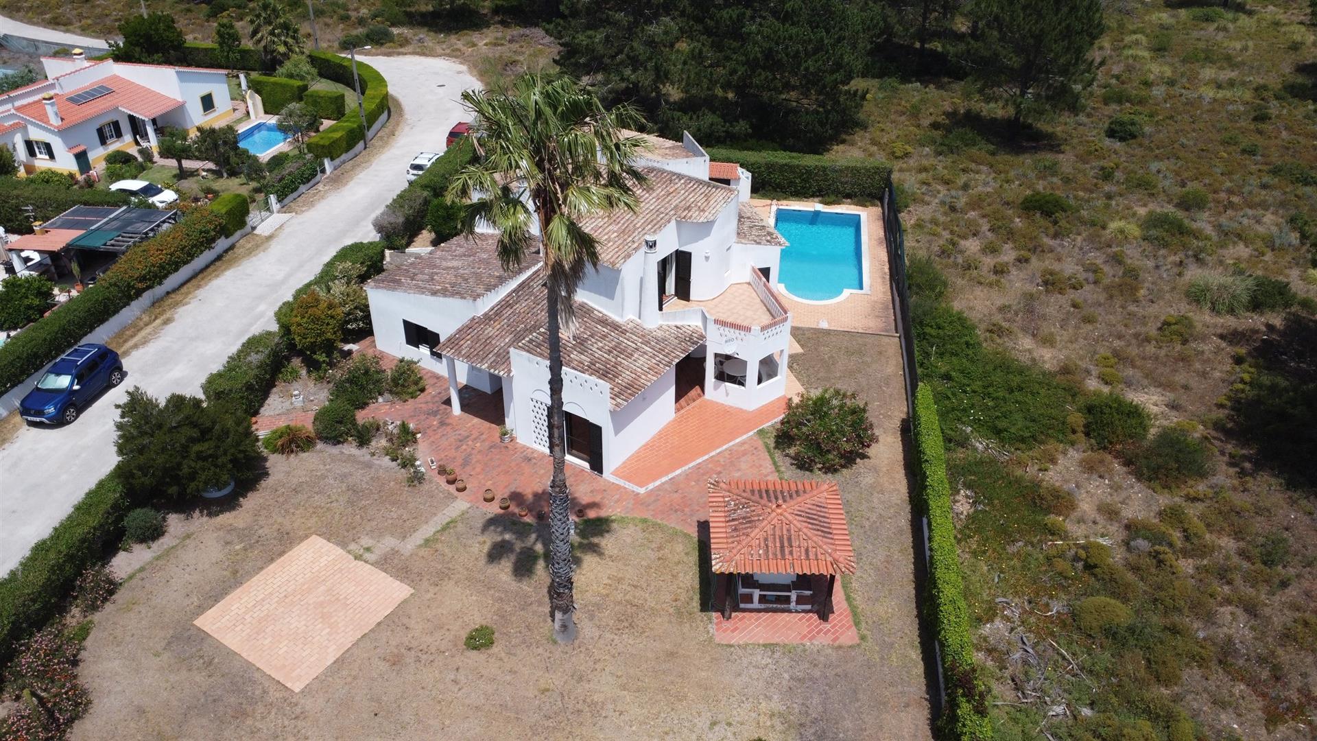 Moradia V6 com piscina e muito potencial em Vale da Telha - Aljezur