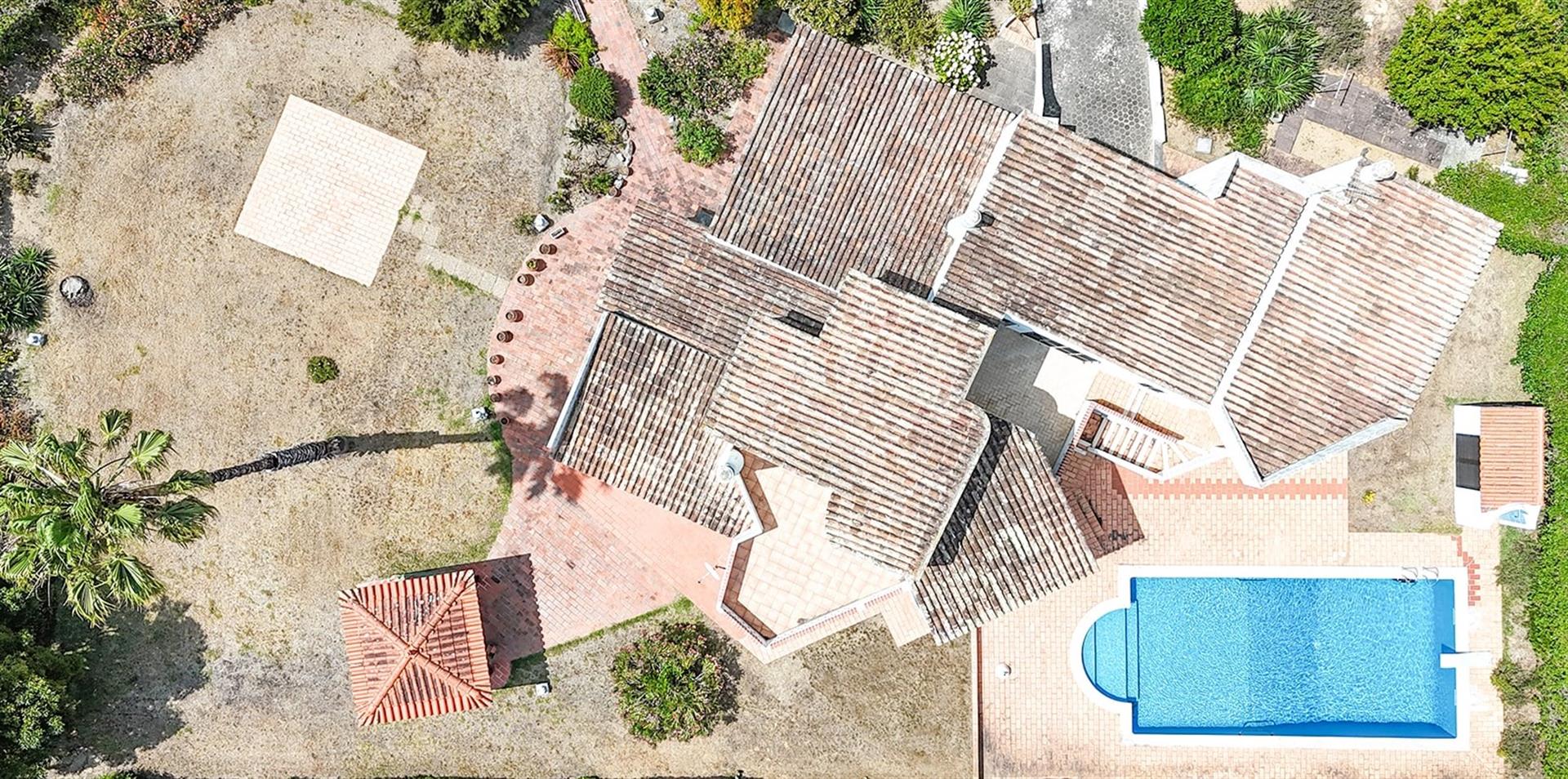 Moradia V6 com piscina e muito potencial em Vale da Telha - Aljezur