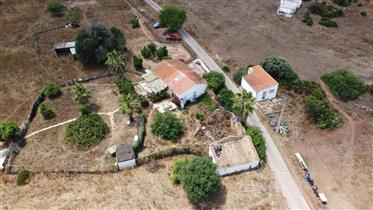 Ländliches Anwesen mit 3,12 ha , mit Haus und Ruine - Portimão - Algarve