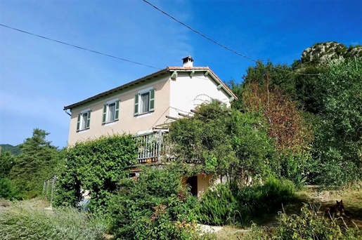 For Sale in La Penne - Beautifully renovated, 5 bedroom, Provençal Farmhouse
